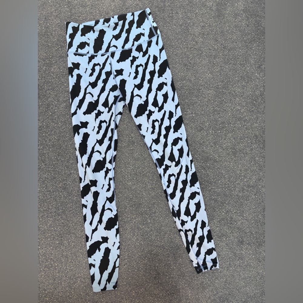 Varley patterned leggings size small light blue/black